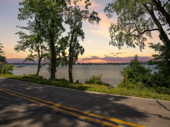 54973 Indian Lake Rd, Dowagiac, MI 49047