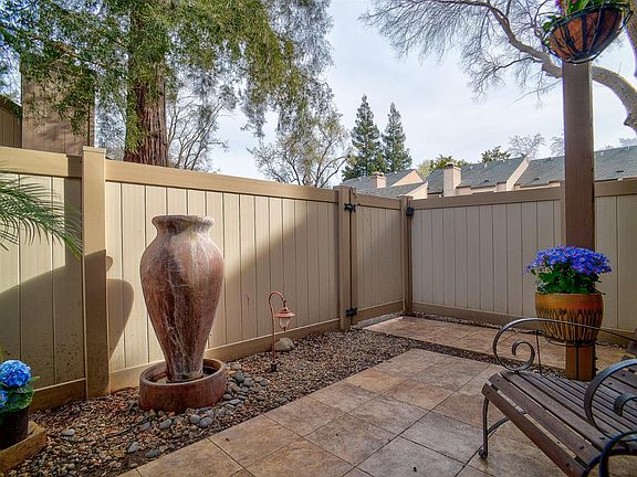 2nd image of 504 Woodside Oaks APT 2
