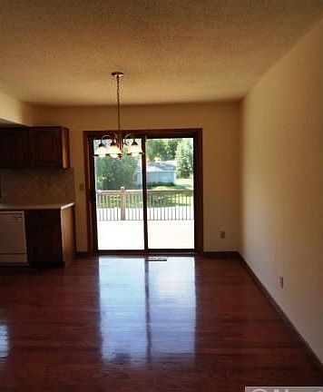3rd image of 1426 Kohlman Ave E