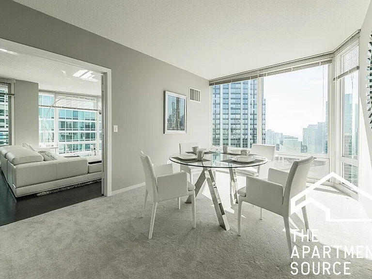 345 E Ohio St #3BR3BA — Photo 2