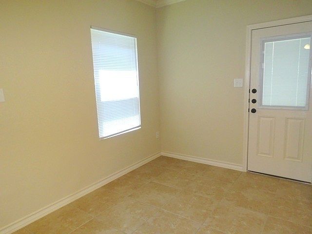 1st image of 7006 Lakeview Dr #101