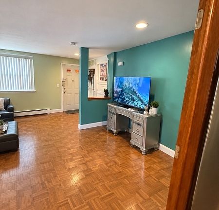 5th image of 649 W Grand Ave #101