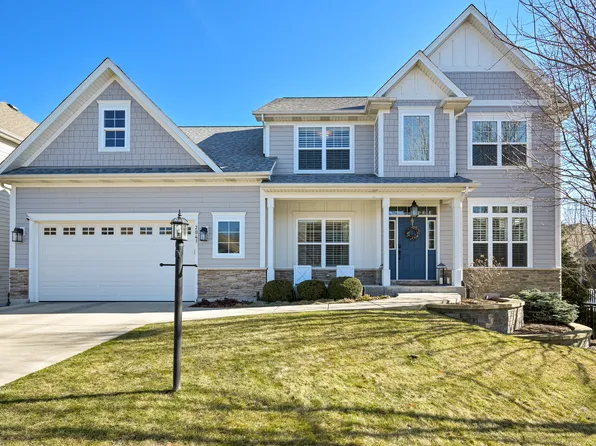 2041 Windham Cir, Wheaton, IL 60187