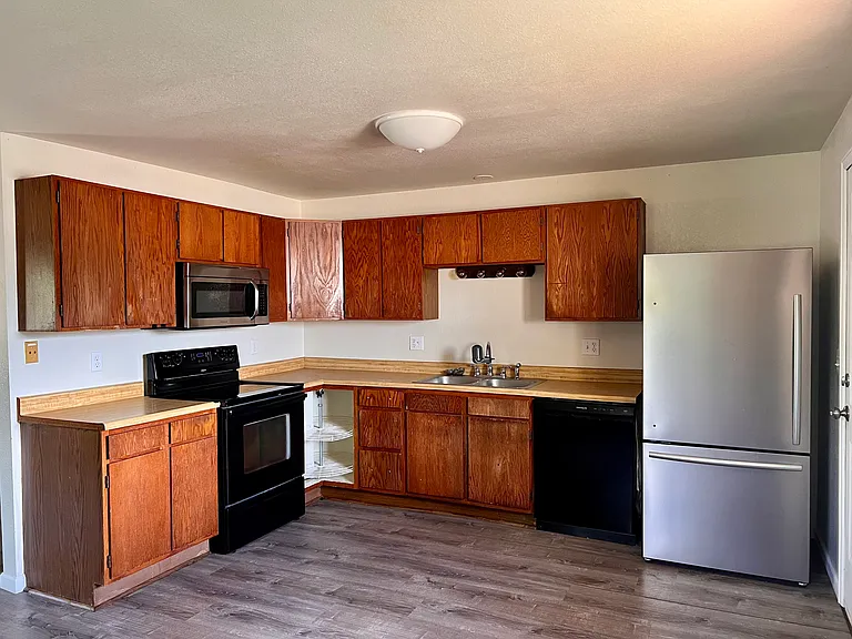 1016 S El Paso St — Photo 3