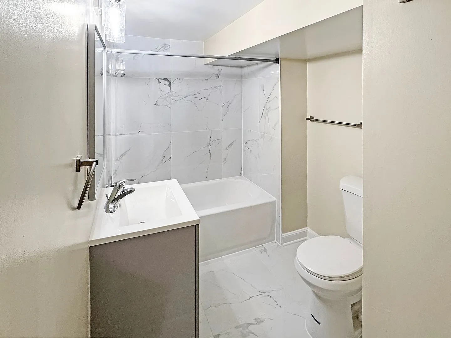 !!Beautiful 2 Bedroom 2 bath apartment!! — Photo 4