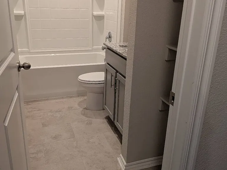 512 Comanche Dr — Photo 5