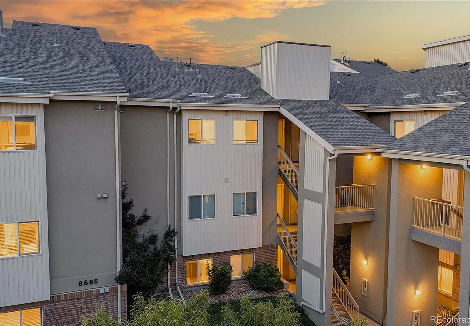 2 bed, 998 sqft, $2,100 — Photo 1