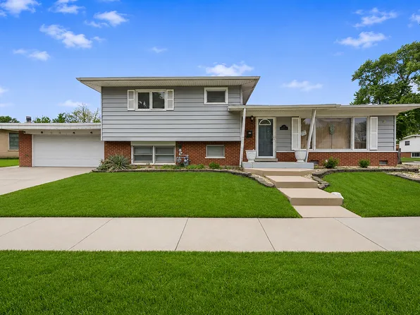 150 Terrace Dr, Chicago Heights, IL 60411