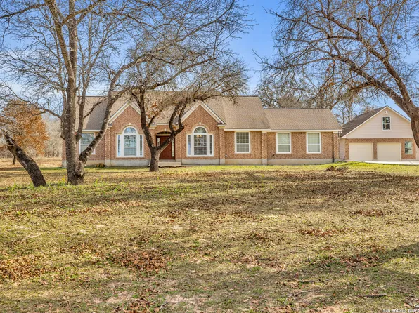 540 FLOWER TRAIL LOOP, Floresville, TX 78114