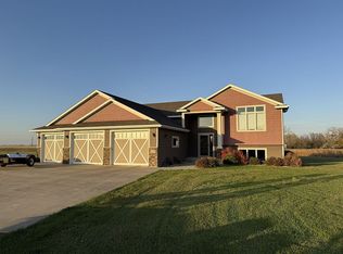 3295 Lucke Ln E, Grand Forks, ND 58201