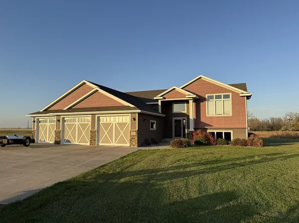 3295 Lucke Ln E, Grand Forks, ND 58201
