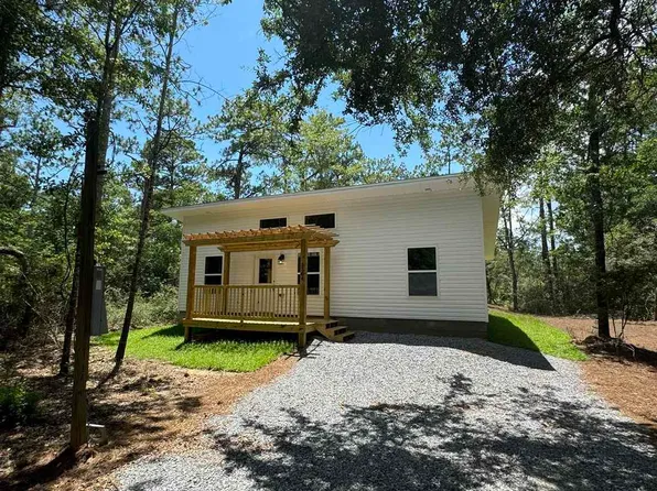 5884 San Martino St, Milton, FL 32583