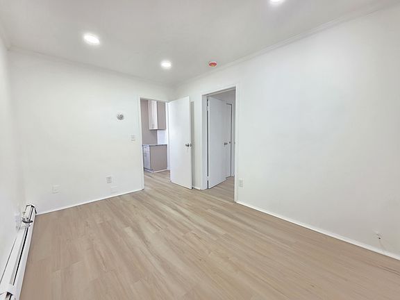 4th image of 211 Florida St APT 4