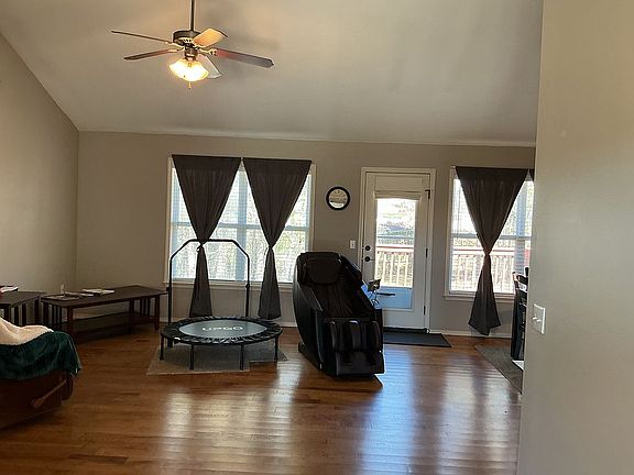 5th image of 89 Bull Run Rd