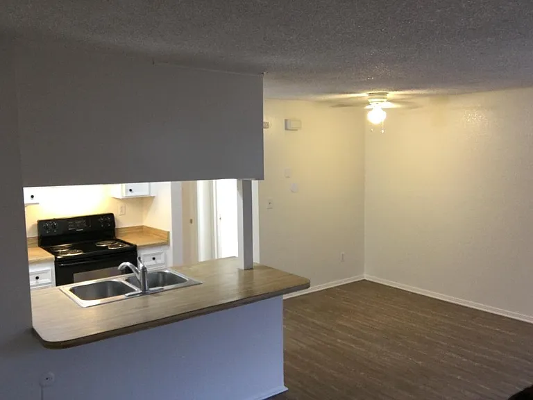 4162 Estrella Ave — Photo 3