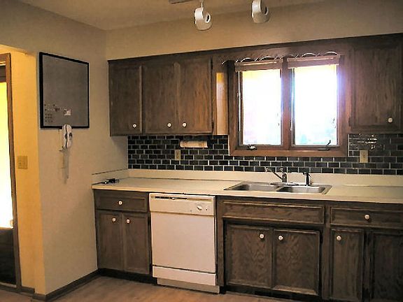 3rd image of 1079 Kirkwood Dr