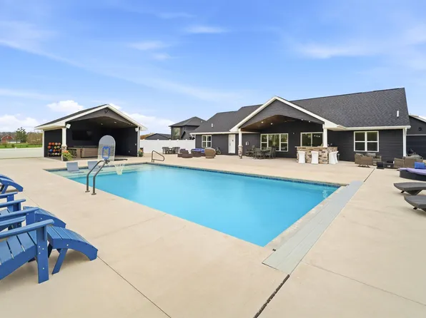 594 Prairie Gardens Ln, Pulaski, WI 54162