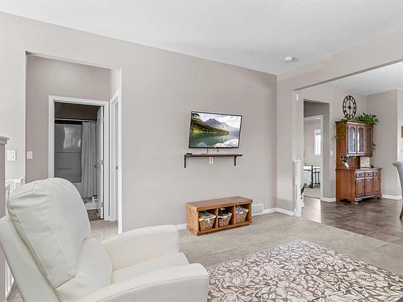 4th image of 20 E Radcliff Way