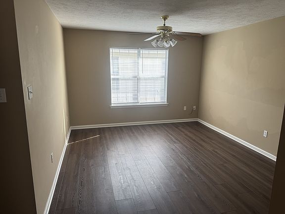 2nd image of 3915 Ledbetter Dr