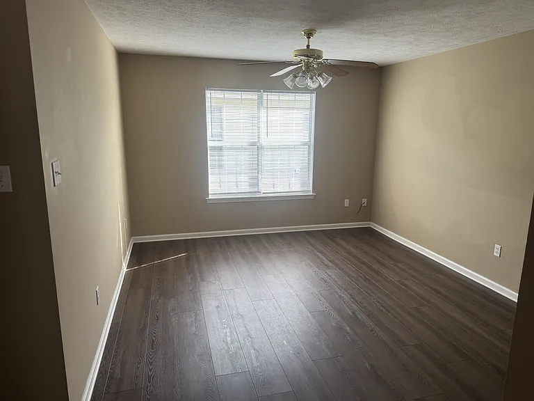 3915 Ledbetter Dr — Photo 3