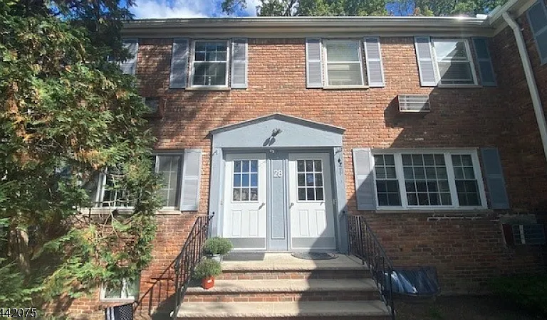 28 Wedgewood Dr #42 — Photo 1