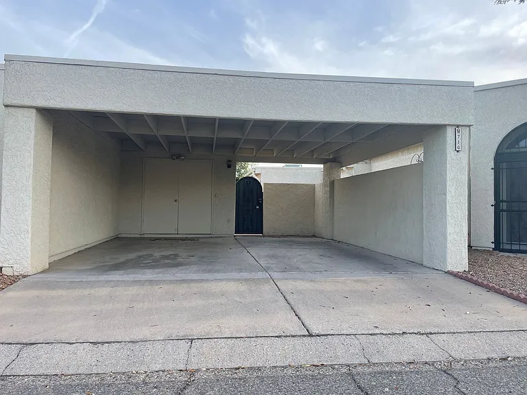 716 N Hayden Dr — Photo 6