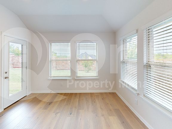 3rd image of 1004 Coppersmith Way