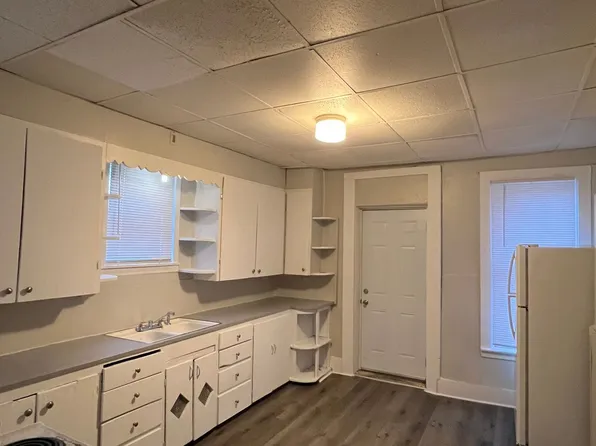 Duplex at 425 SW Taylor St, 425 SW Taylor St #16828458, Topeka, KS 66603