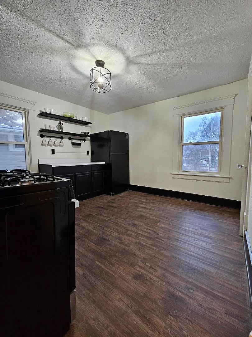 Unit Photo - 115 Dawes Ave #2