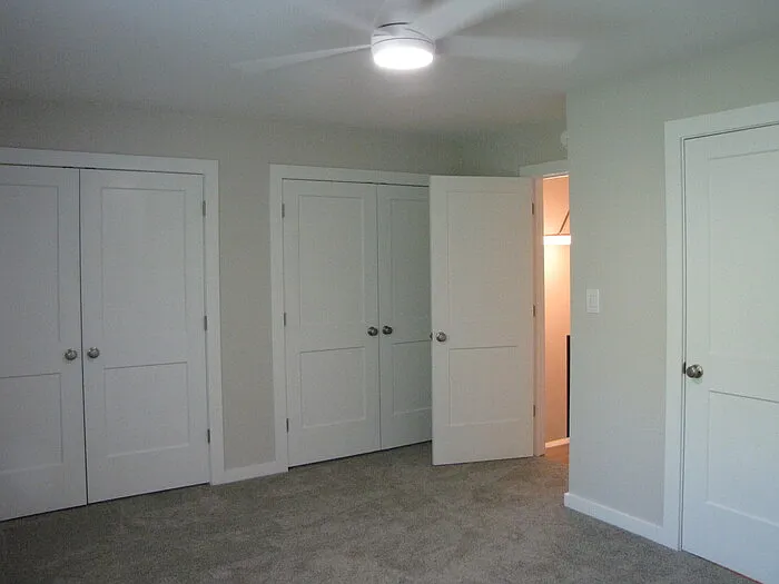 220 Elizabeth St — Photo 10