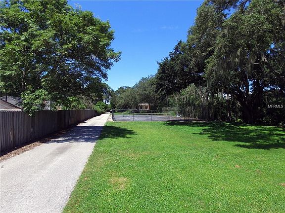 3rd image of 980 Lake Cove Trl