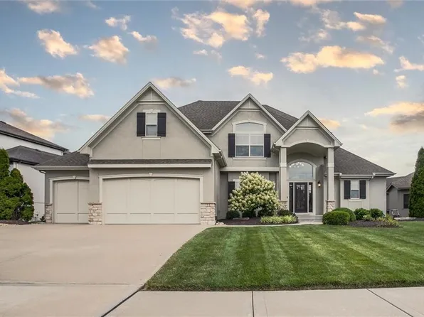 1708 NE Woodland Shores Ct, Lees Summit, MO 64086