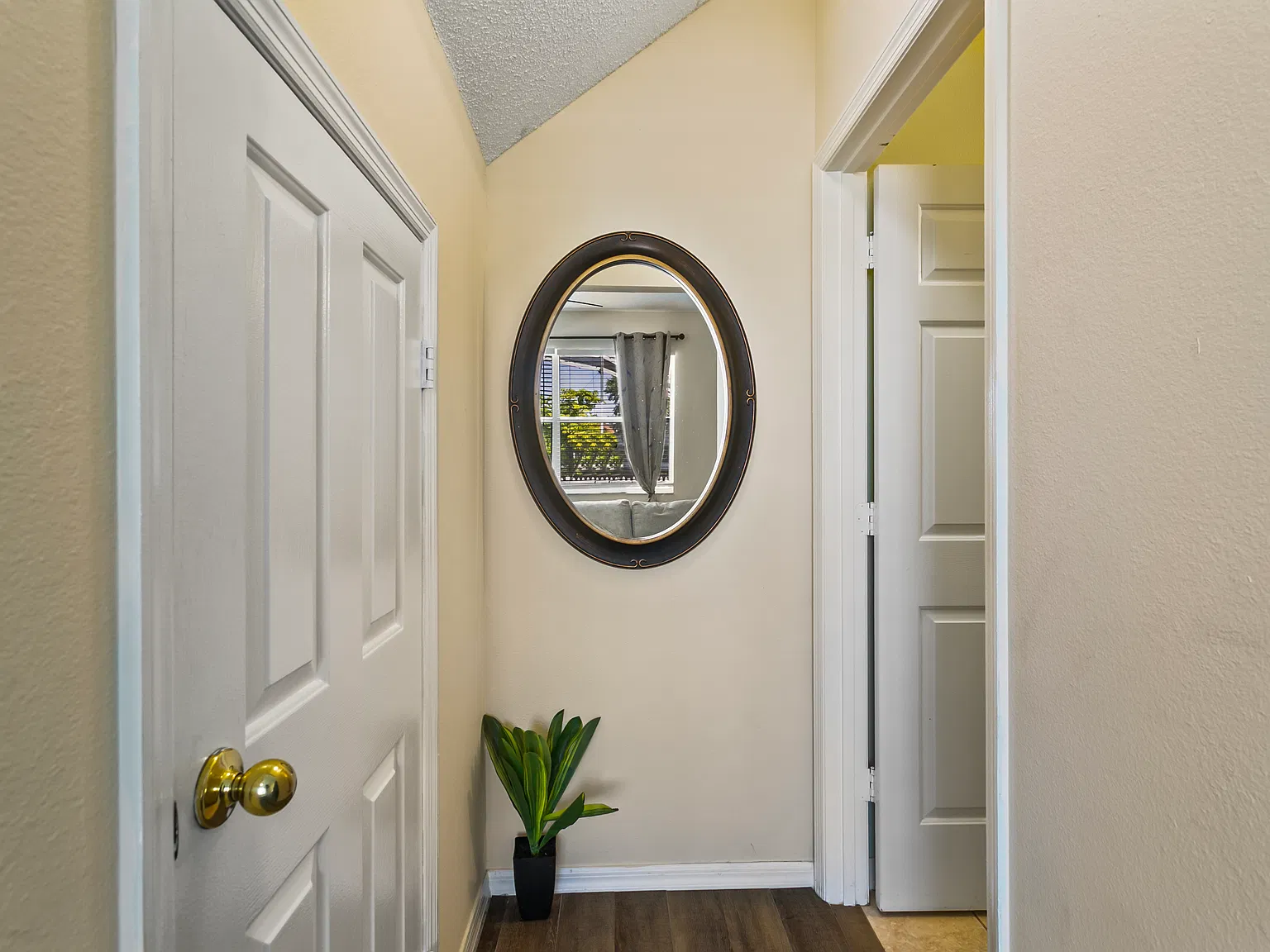 4 bed, 2.5 bath, 2137 sqft, $2,700 — Photo 2