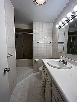 5th image of 467 Columbus Ave #2A