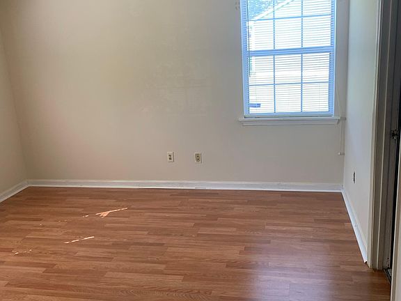 4th image of 3015 Sprucewood Dr