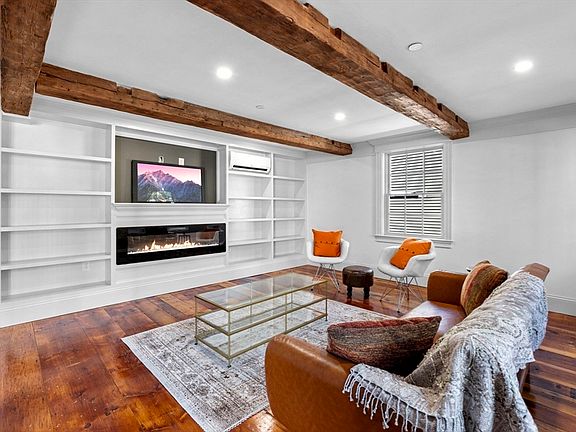3rd image of 10 Osborne St #1