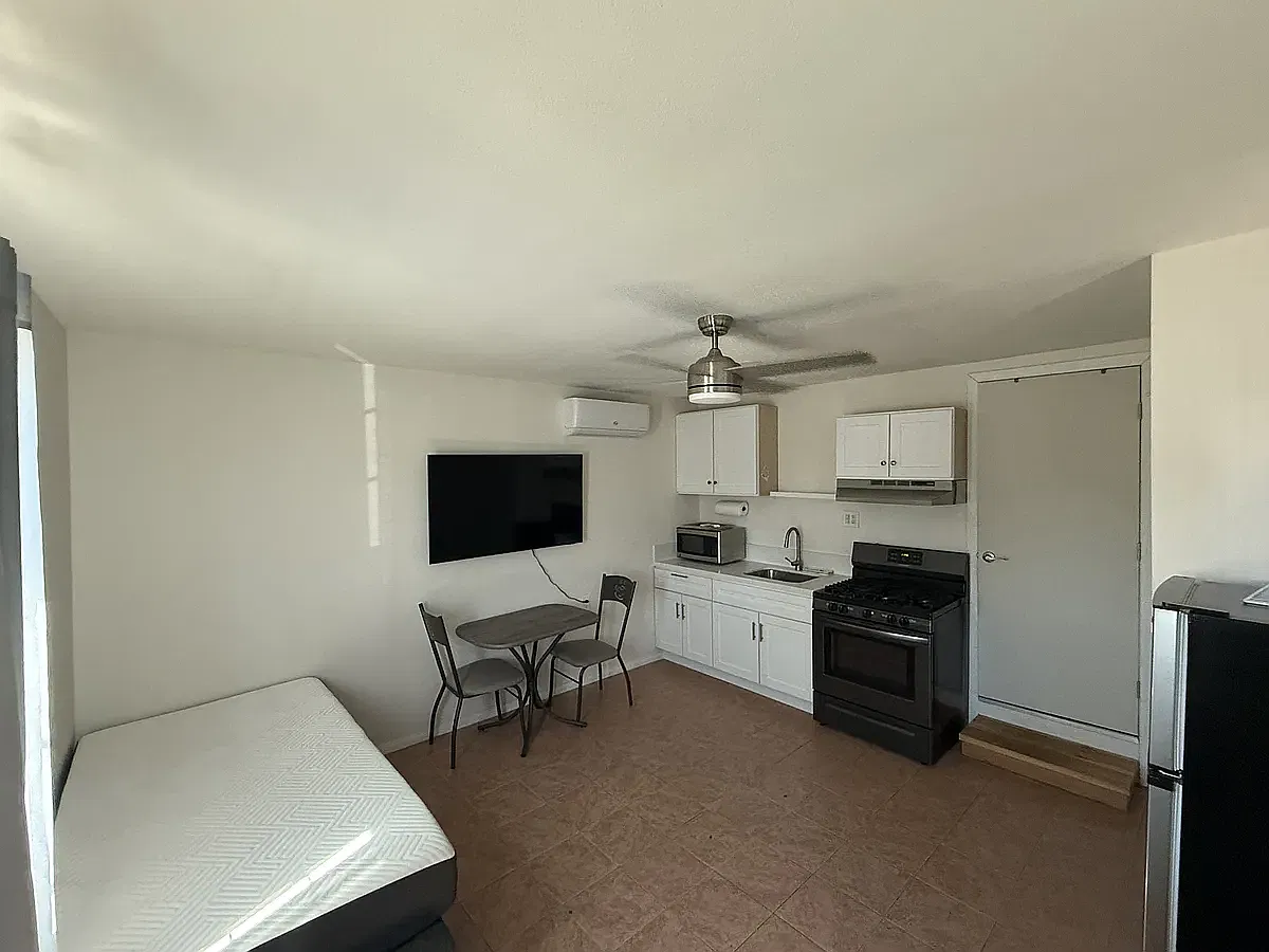 Studio, 400 sqft, $1,795 — Photo 3
