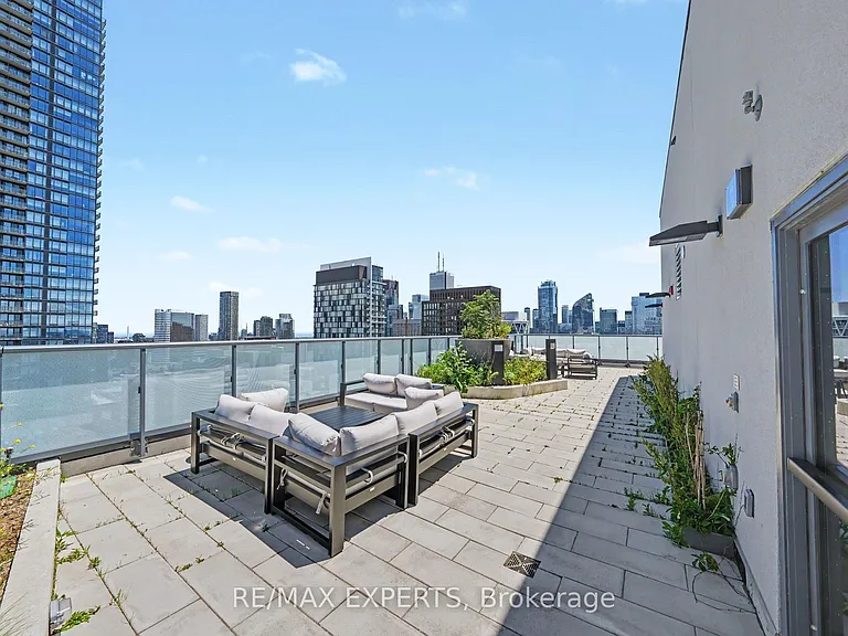 280 Dundas St W #1805 — Photo 35