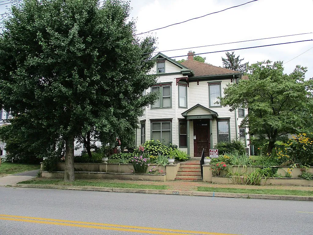 515 W Main St photo 1
