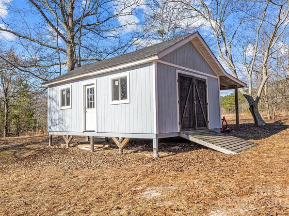 819 Triple Creek Rd, Mount Croghan, SC 29727