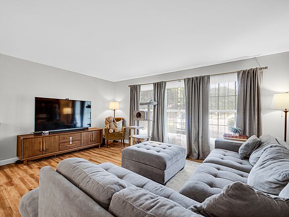 3rd image of 3010 N Kennicott Ave