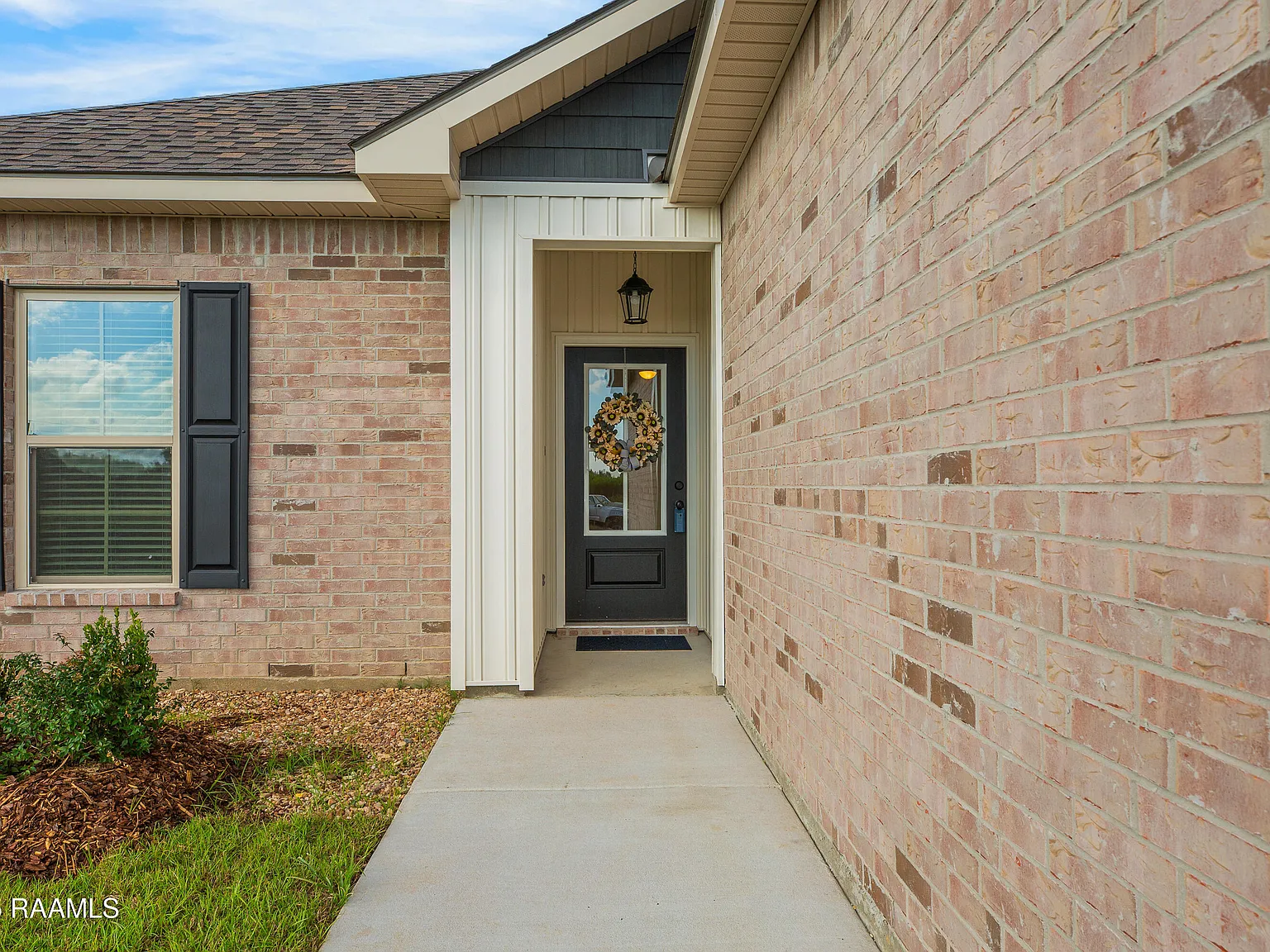 3 bed, 2.0 bath, 1456 sqft, $1,850 — Photo 3