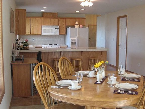 SPACIOUS KITCHEN