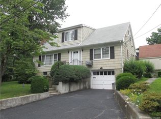 31 Marwood Ln, Yonkers, NY 10701