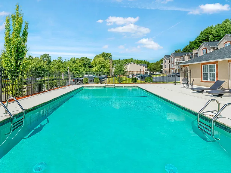 Crown Point at Kingsport Drive — Photo 5