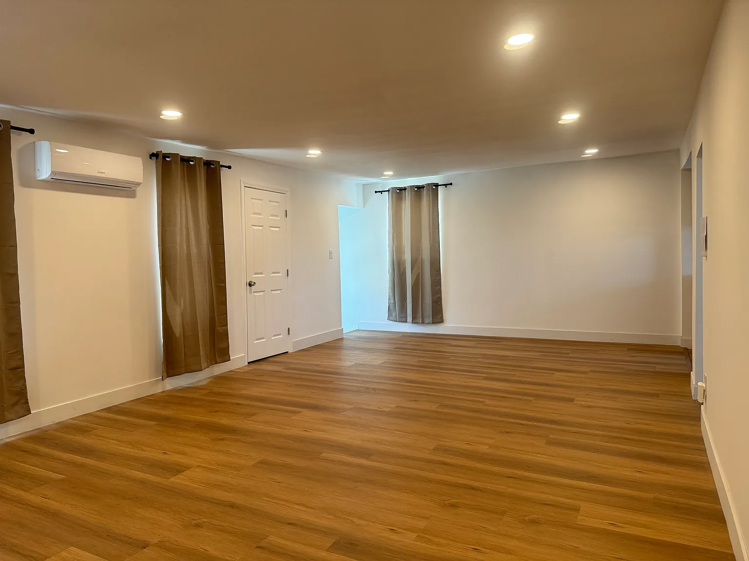 3 bed, 1065 sqft, $2,500 — Photo 3