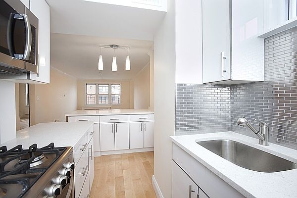 1st image of 160 E 27th St APT 12A