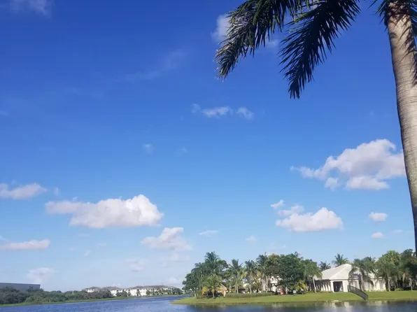 11165 SW 6th St APT 305, Hollywood, FL 33025