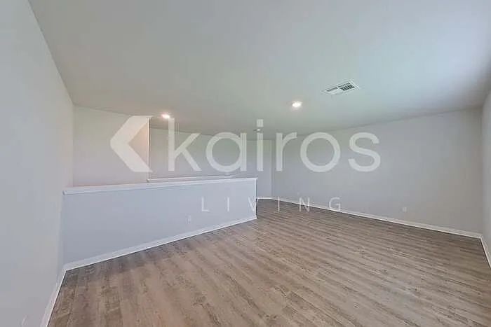 712 Saint James Pl — Photo 11