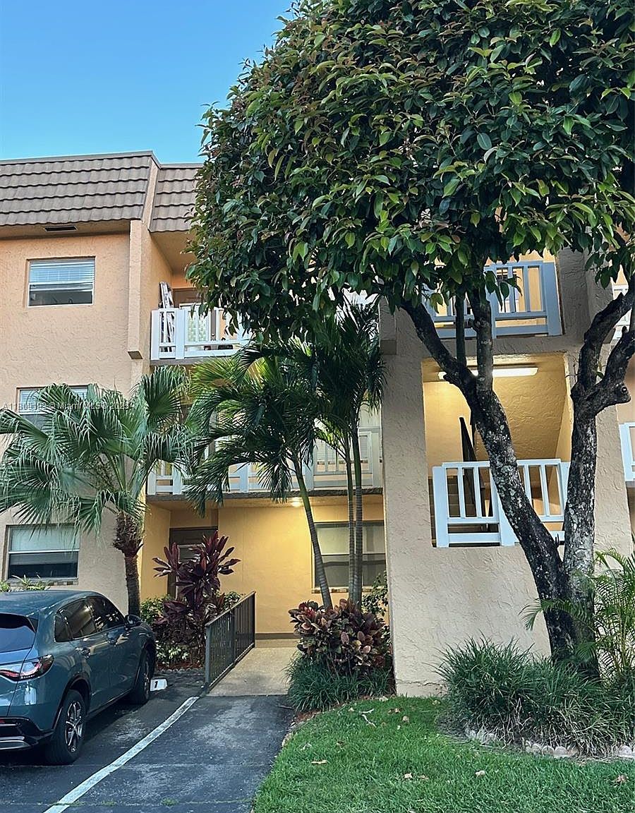 9201 Sunrise Lakes Blvd APT 301